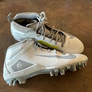 Nearly new Size 8 Nike Alpha Hurache low baseball / football cleats.